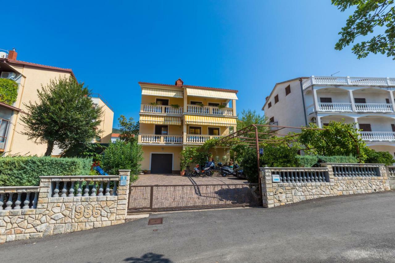 Apartman Laura Selce Exterior photo