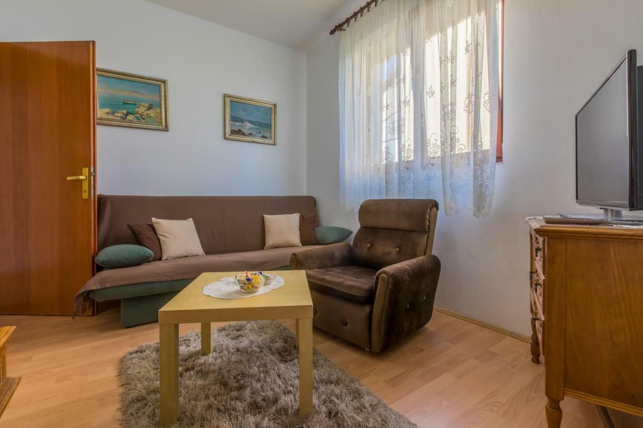Apartman Laura Selce Exterior photo