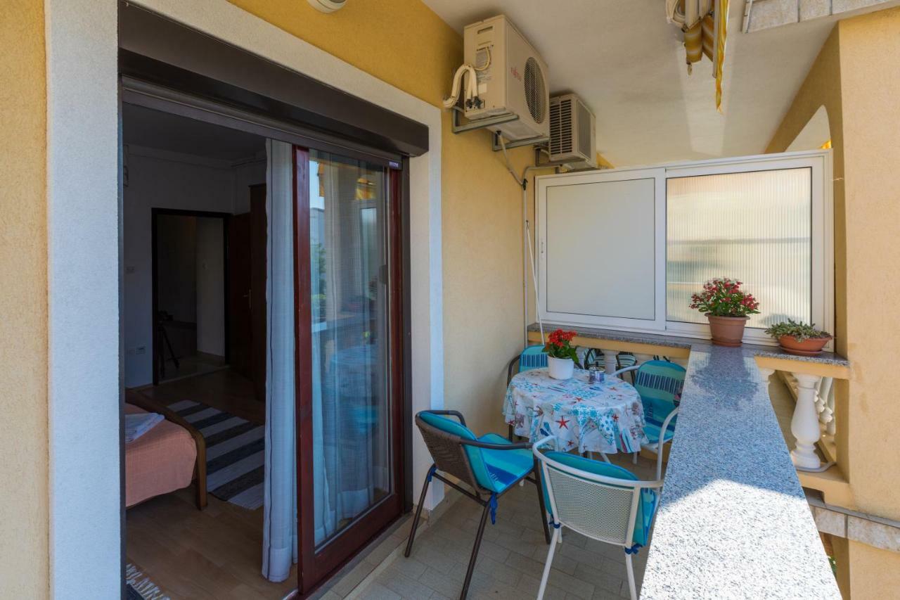 Apartman Laura Selce Exterior photo